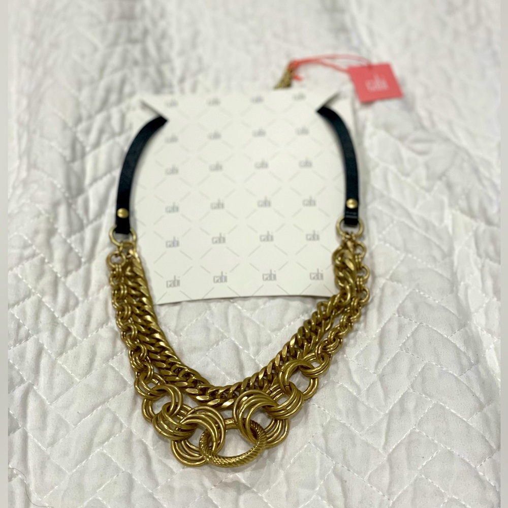 CAbi necklace